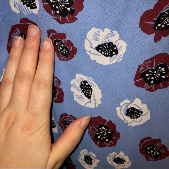 LOFT Floral Top - Picture 3 of 7